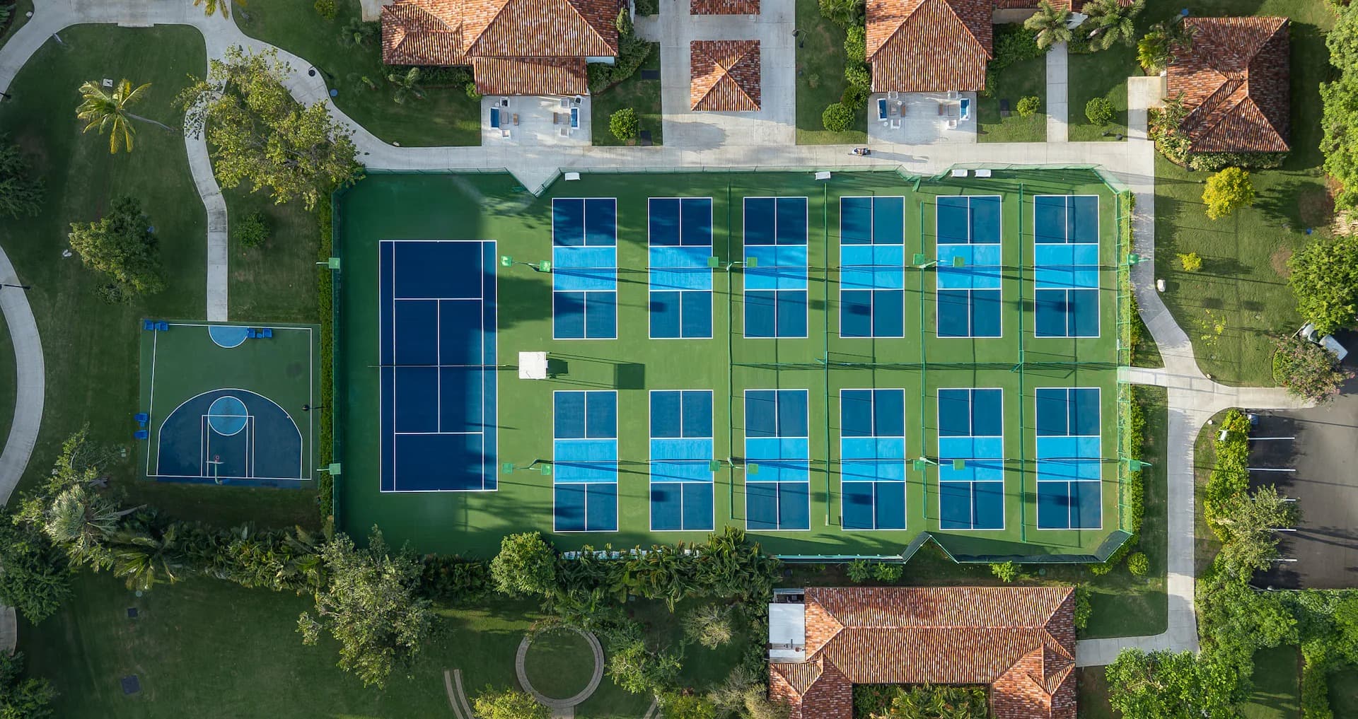Luxury pickleball experience