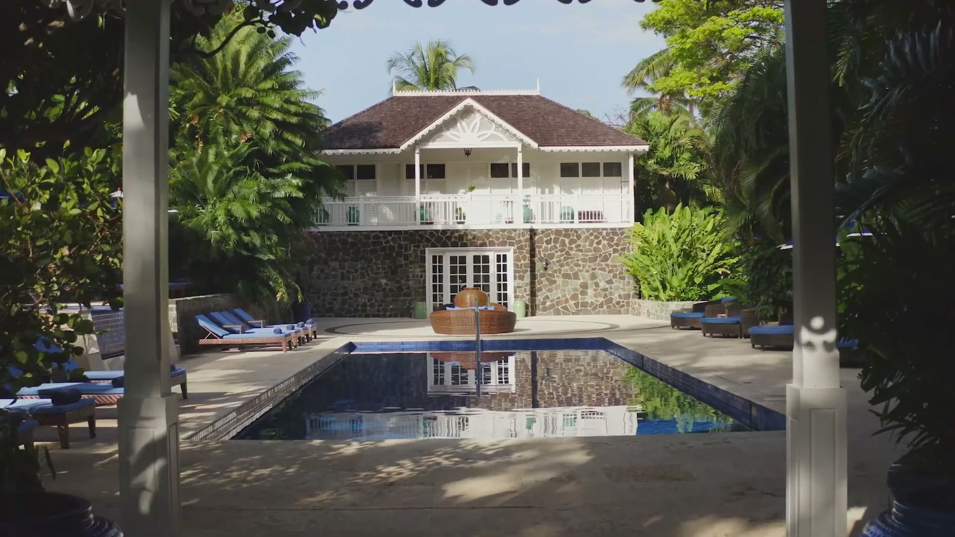 The manor house and pool at StolenTime by Rendezvous